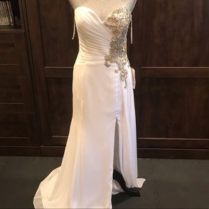 Reposh- NWT- strapless full-length (Sample) dress